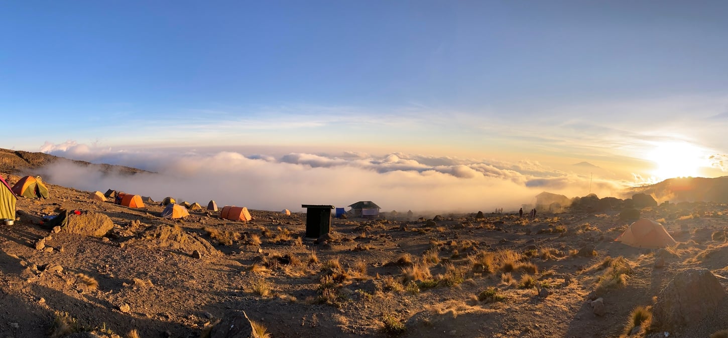 1450x674 cover Trekking za úplňku na Kilimandžáru