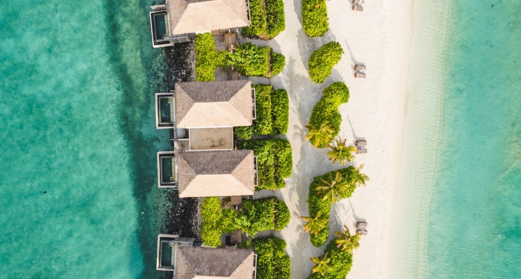 2 InterContinental Maldives Maamunagau Resort, Maledivy – Raa Atoll