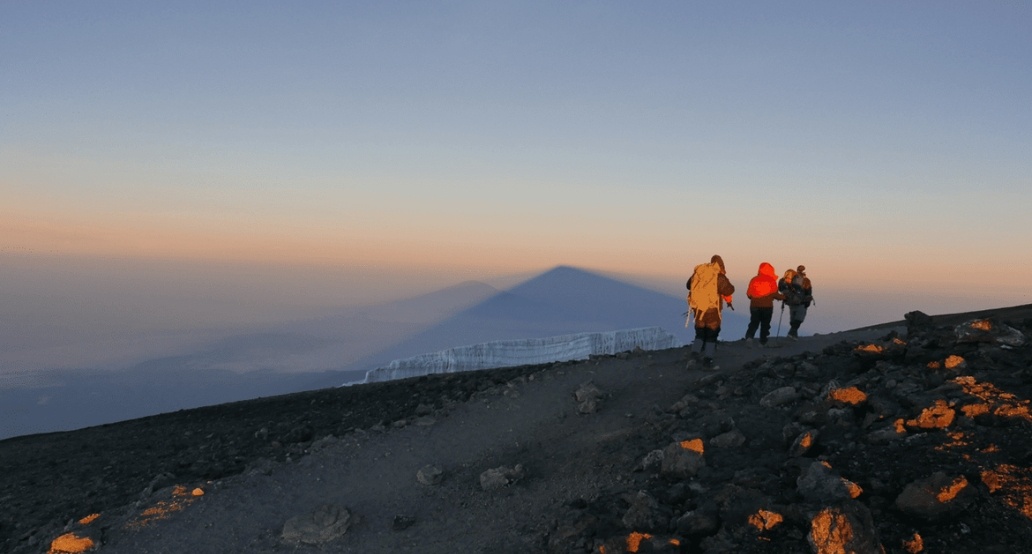 3 Trekking za úplňku na Kilimandžáru