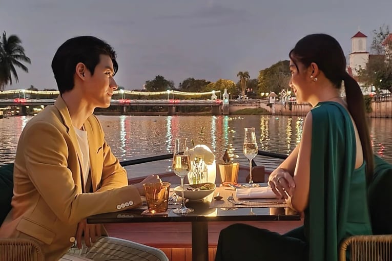 Anantara Chiang Mai Resort | Exclusive Tours jao-ping-river-cruise-dinning-2