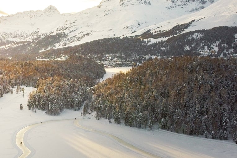 Carlton Hotel St Moritz, Švýcarsko – Svatý Mořic | Exclusive Tours CH_IceSkating_LejDaStaz_Copyright-FabrizioD_Aloisio-St.MoritzTourismusAG-02