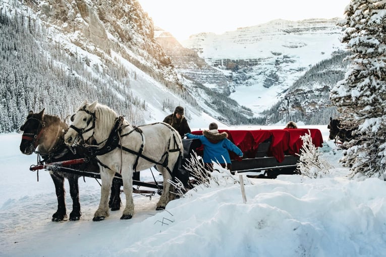 Carlton Hotel St Moritz, Švýcarsko – Svatý Mořic | Exclusive Tours ezra-jeffrey-comeau--3lp2CaoaUo-unsplash