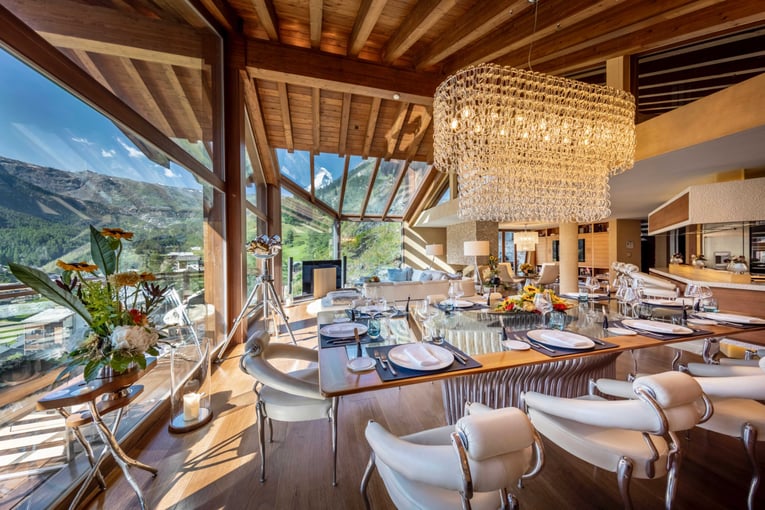 Chalet Zermatt Peak, Švýcarsko – Zermatt | Exclusive Tours a. Dinning set for dinner summer 