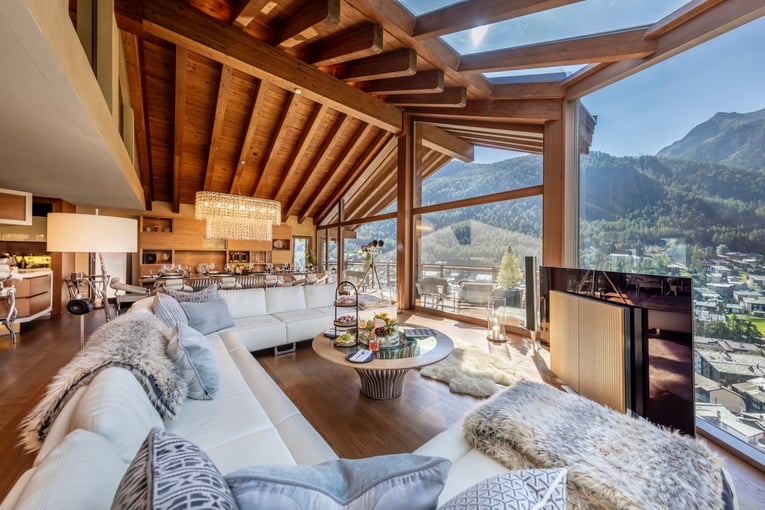 Chalet Zermatt Peak, Švýcarsko – Zermatt | Exclusive Tours a. Living Afternoon light looking north from living 