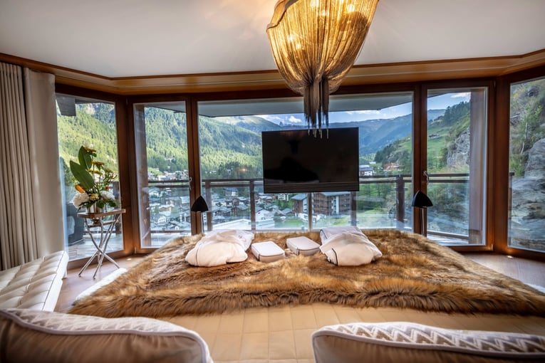 Chalet Zermatt Peak, Švýcarsko – Zermatt | Exclusive Tours a. master guest view from bed summer 