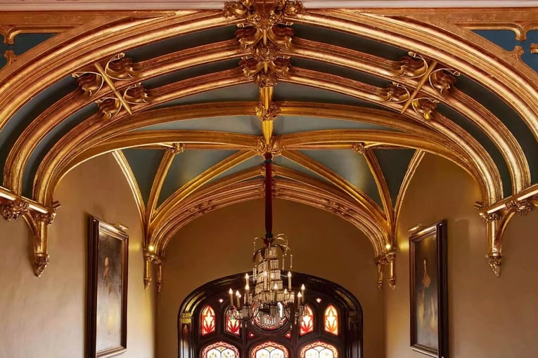 Dromoland Castle | Exclusive Tours op-ceiling