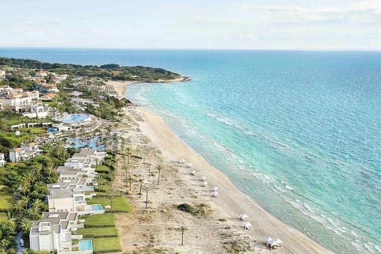 GRECOTEL Mandola Rosa 18-Villas-on-the-beach-overlooking-the-blue-sea_72dpi