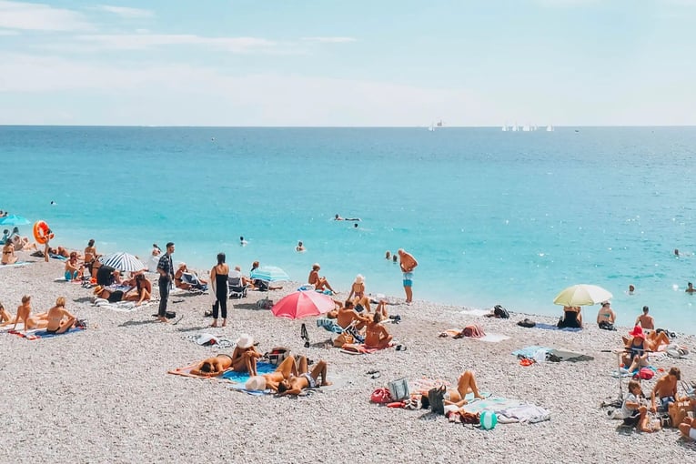 Hyatt Regency Nice Palais de la Méditerranée | Exclusive Tours Hyatt-Regency-Nice-P462-Beach-Time.16x9