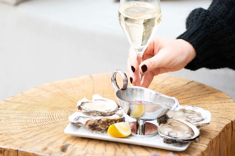 Hyatt Regency Nice Palais de la Méditerranée | Exclusive Tours NCEHR-P0534-Le3e-Brunch-Oysters.16x9