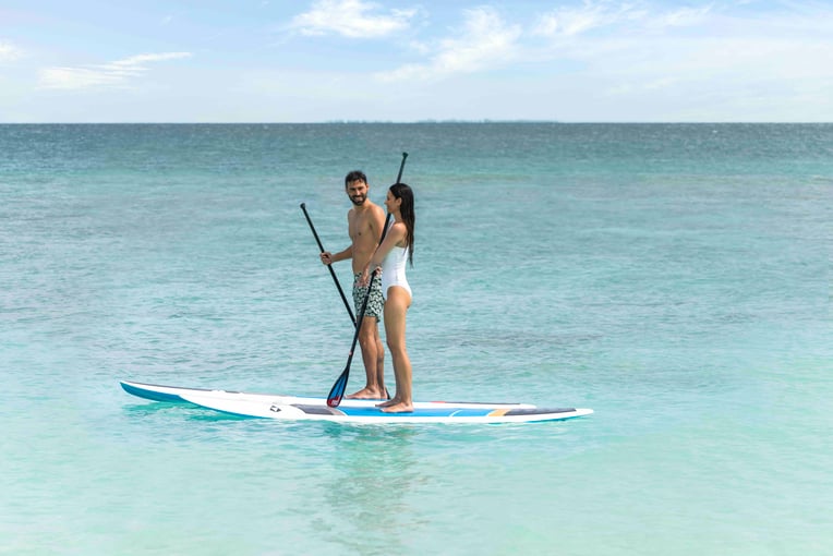 InterContinental Maldives _ Paddleboarding Couple