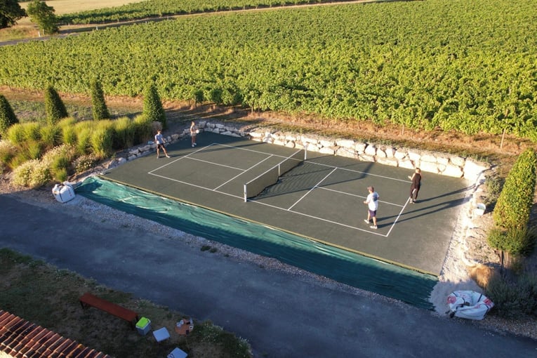 Le Logis, Francie – Cognac | Exclusive Tours aerial-of-pickleball-scaled