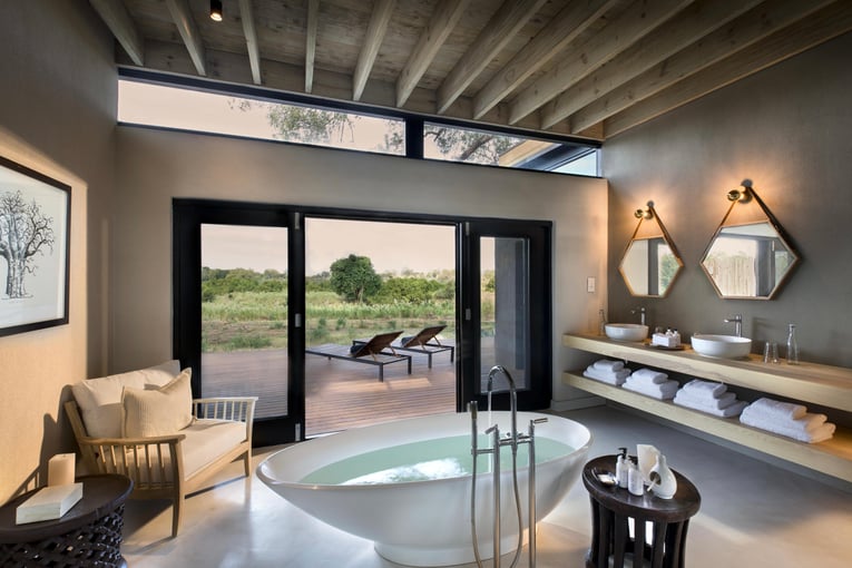 Lion Sands River Lodge, Jihoafrická republika – Sabi Sands | Exclusive Tours lion_sands__river_lodge_3__two_bedroom_river_suite_bathroom-11