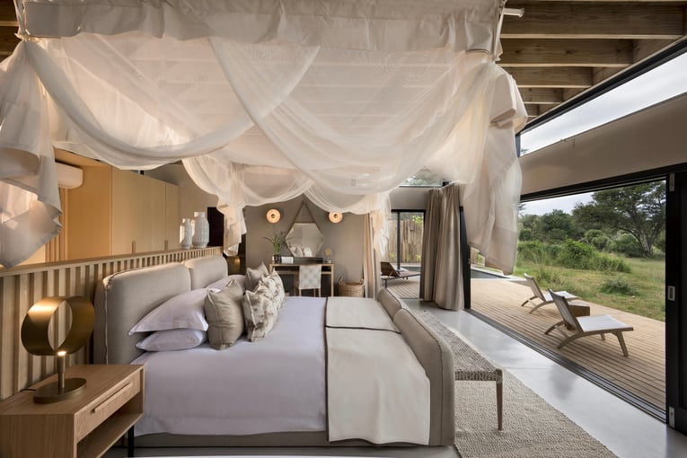 Lion Sands River Lodge, Jihoafrická republika – Sabi Sands | Exclusive Tours lion_sands__river_lodge_3_river_suite_bedroom_interior1