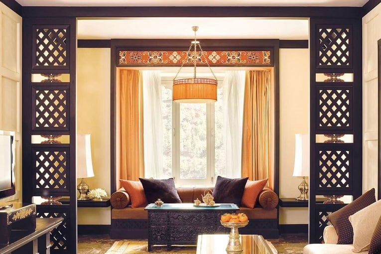 Pemako Thimphu, Bhútán – Thimbú | Exclusive Tours Deluxe-Suite-Living-Room-At-Taj-Tashi-1024x576