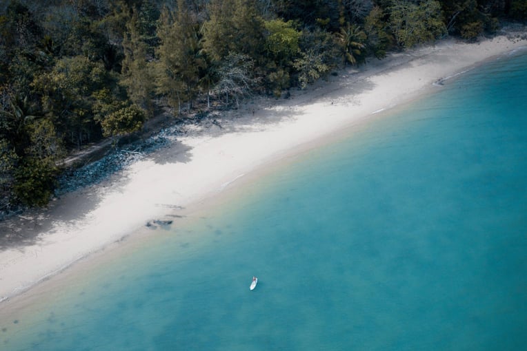 Six Senses Yao Noi, Thajsko - Phang Nga Bay Yao-Noi-Thailand-Stand_up_paddling_at_Excursions_Beach2