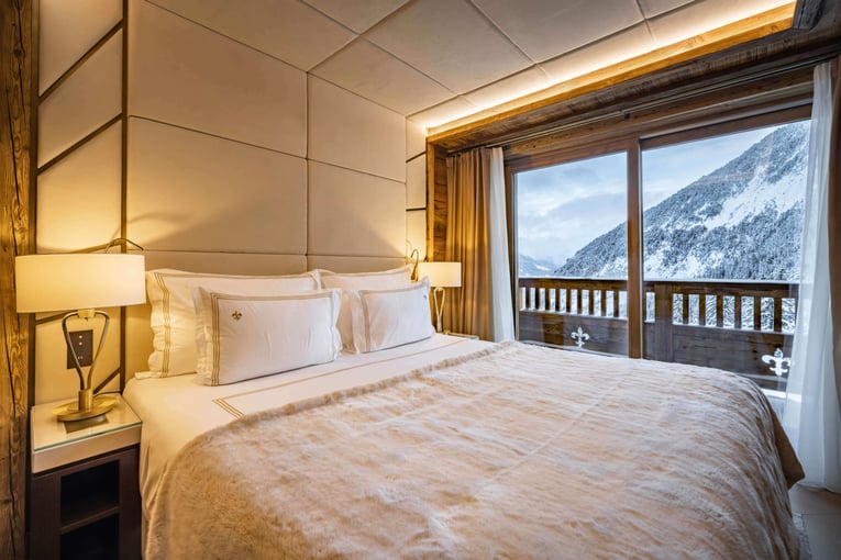 Ultima Courchevel Belvédère | Exclusive Tours Bedroom with Balcony, Signature Residence, Ultima Courchevel Belvédère