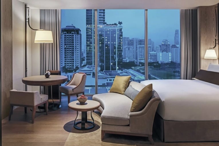 Waldorf Astoria Bangkok | Exclusive Tours Mid_WABKK_Deluxe Room Living